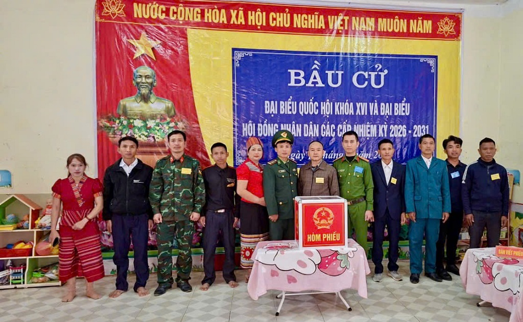 Công an xã Bắc Lý bảo đảm ANTT tại khu vực bỏ phiếu bản Xám Thang