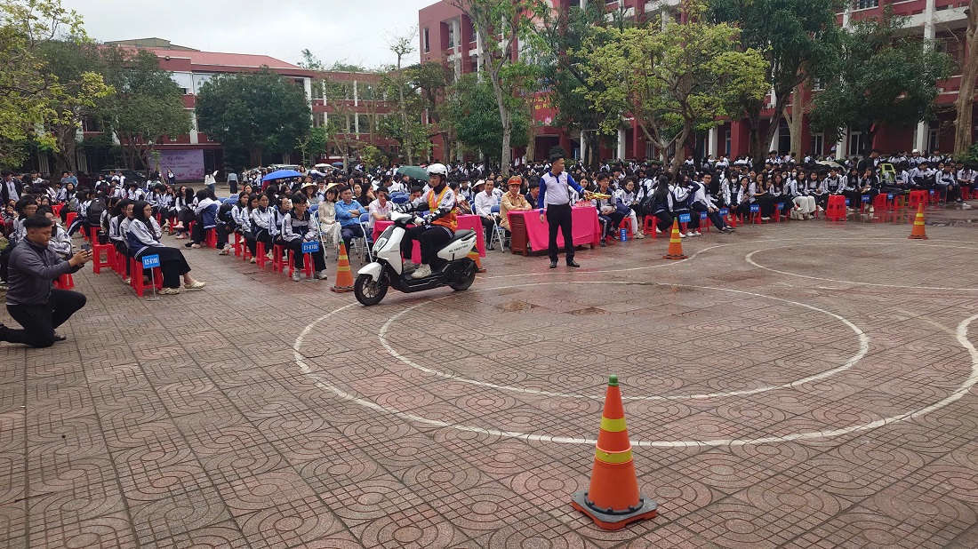 Học sinh thực hành kỹ năng lái xe an toàn