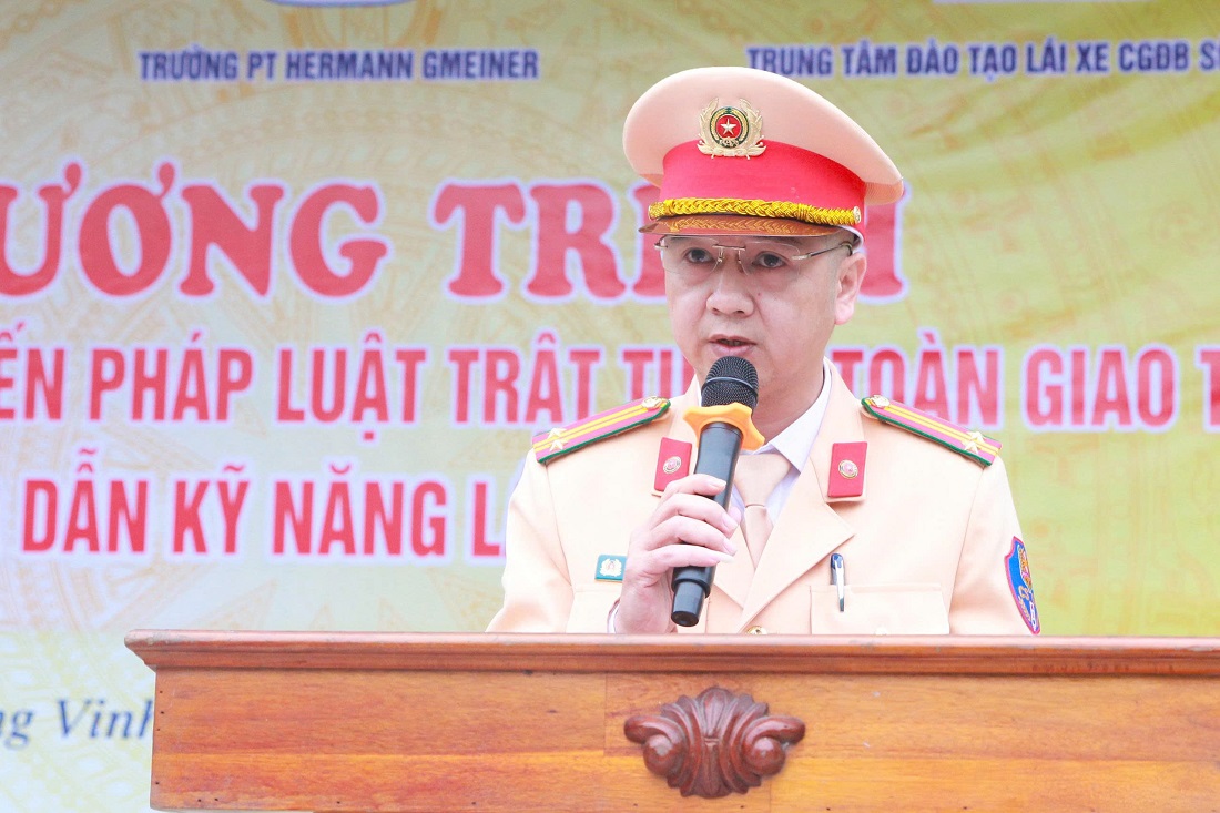 Đại diện Phòng CSGT phát biểu tại Chương trình