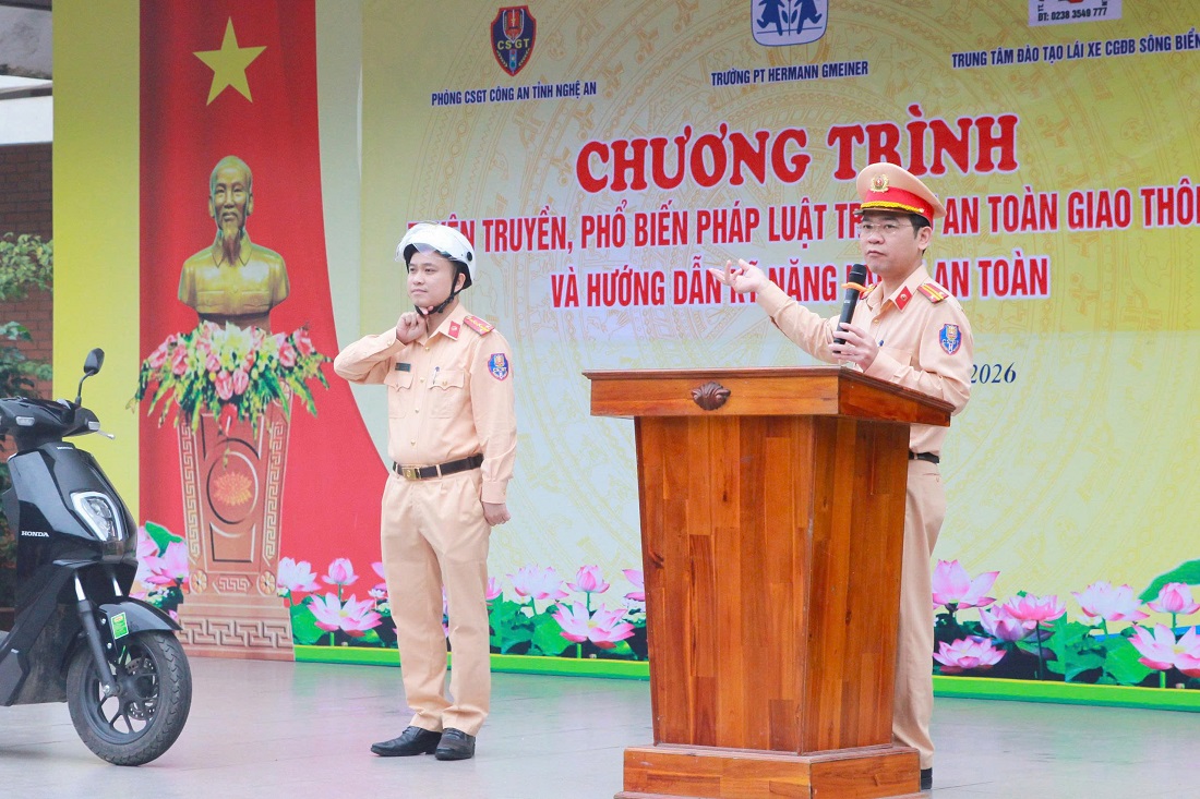 Hướng dẫn đội mũ bảo hiểm đúng cách