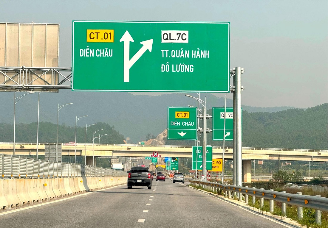 Cao tốc Bắc - Nam đoạn Diễn Châu - Bãi Vọt giao với cầu vượt Quốc lộ 7C qua địa bàn xã Nghi Phương, huyện Nghi Lộc theo hướng từ Vinh ra Hà Nội - Ảnh tư liệu minh hoạ