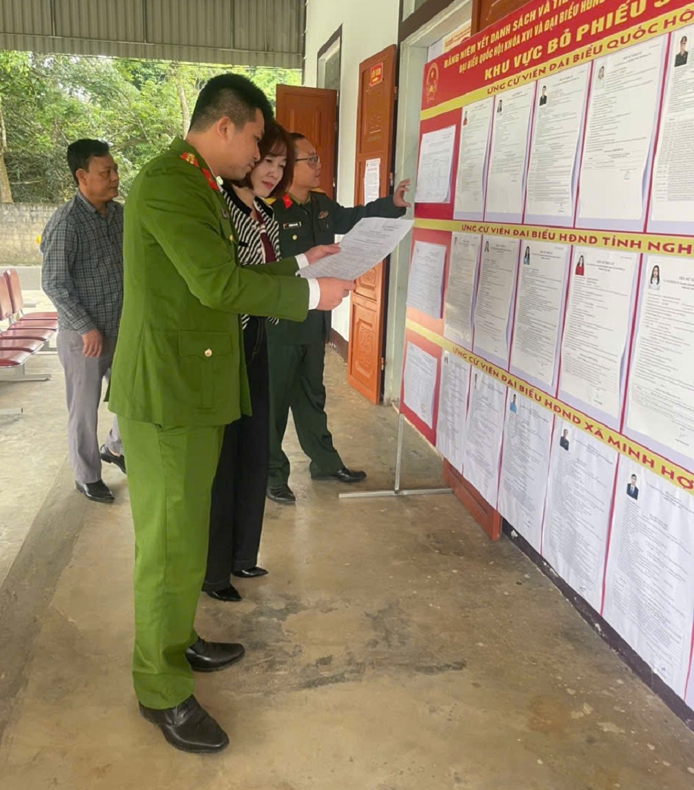 Kiểm tra công tác chuẩn bị bầu cử