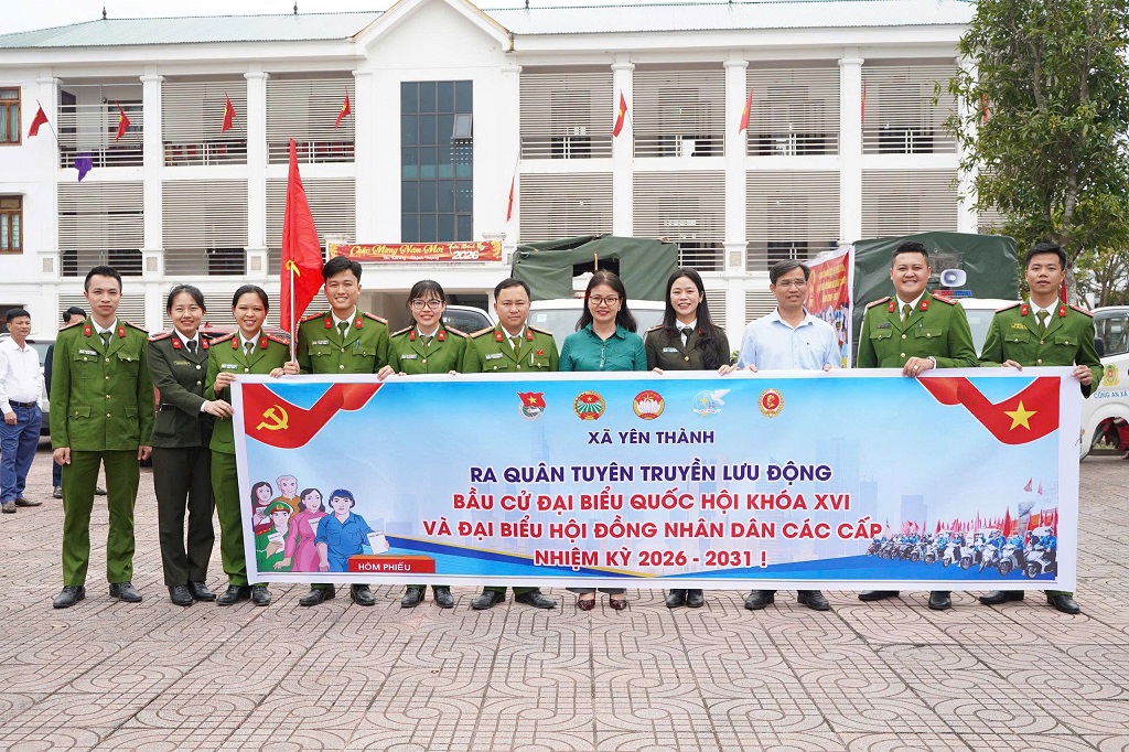 Công an xã tổ chức tuyên truyền