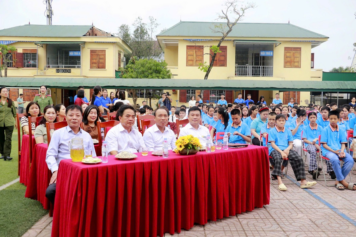 Đại biểu Trung tâm giáo dục dạy nghề khuyết tật Nghệ An