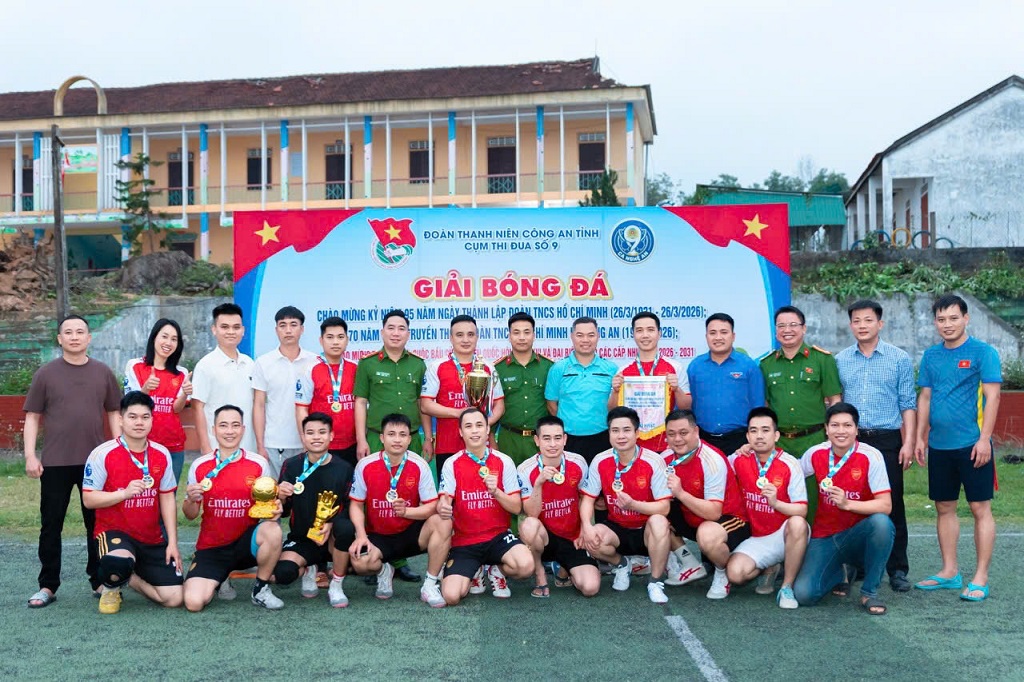  Chi đoàn Công an xã Tam Đồng xuất sắc giành Cúp vô địch Giải bóng đá nam Cụm thi đua số 9