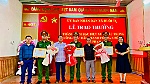 Xã Huồi Tụ trao thưởng đột xuất Công an xã lập công bắt đối tượng truy nã đặc biệt nguy hiểm