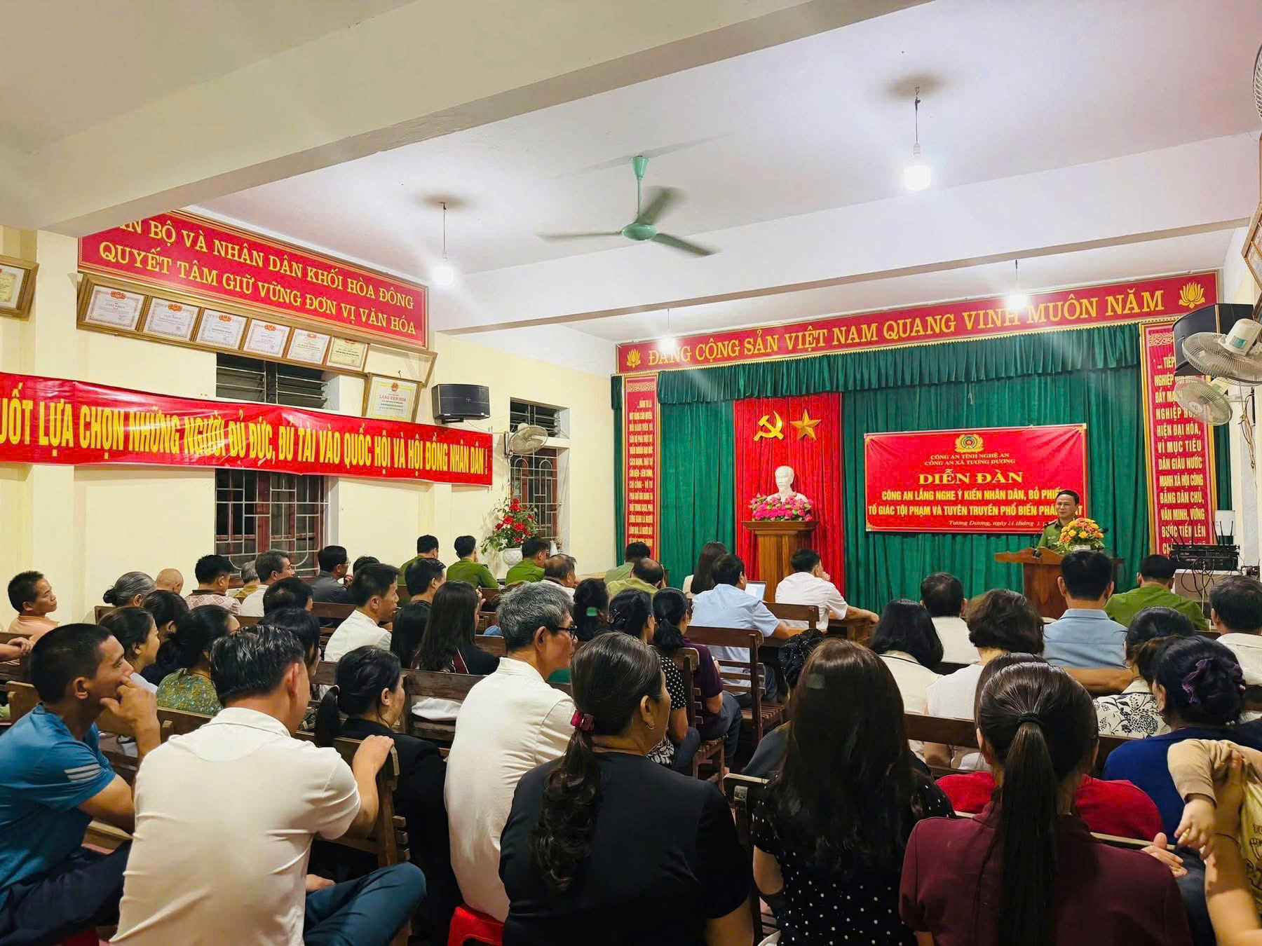 Công an xã Tương Dương tổ chức diễn đàn lắng nghe ý kiến Nhân dân