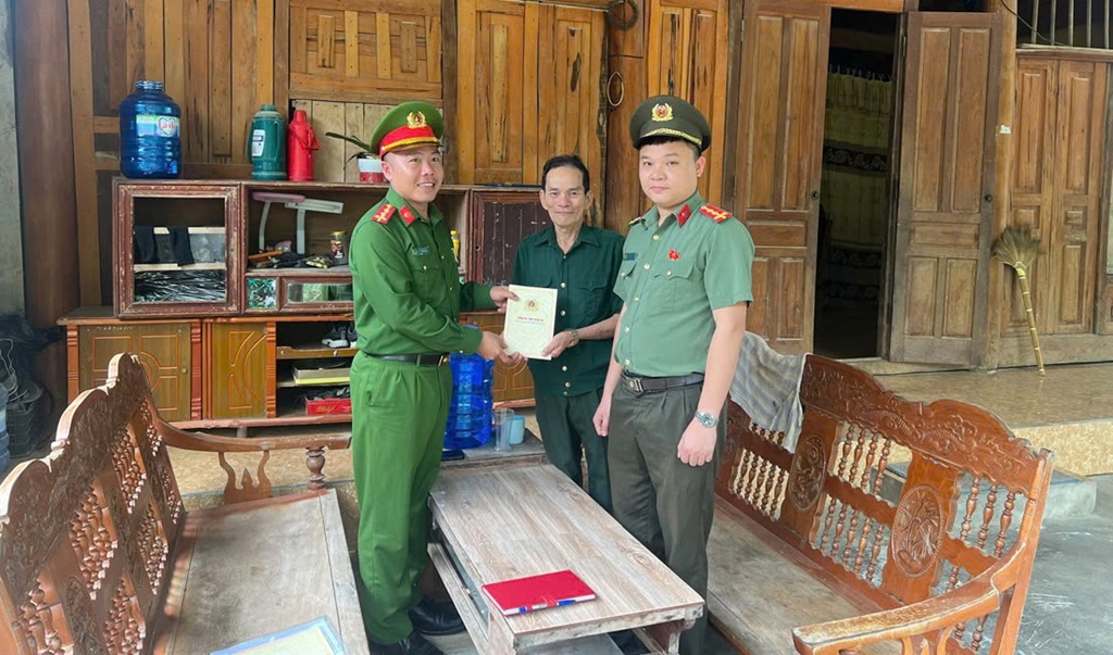 Công an xã Quỳ Châu tổ chức hành trình 