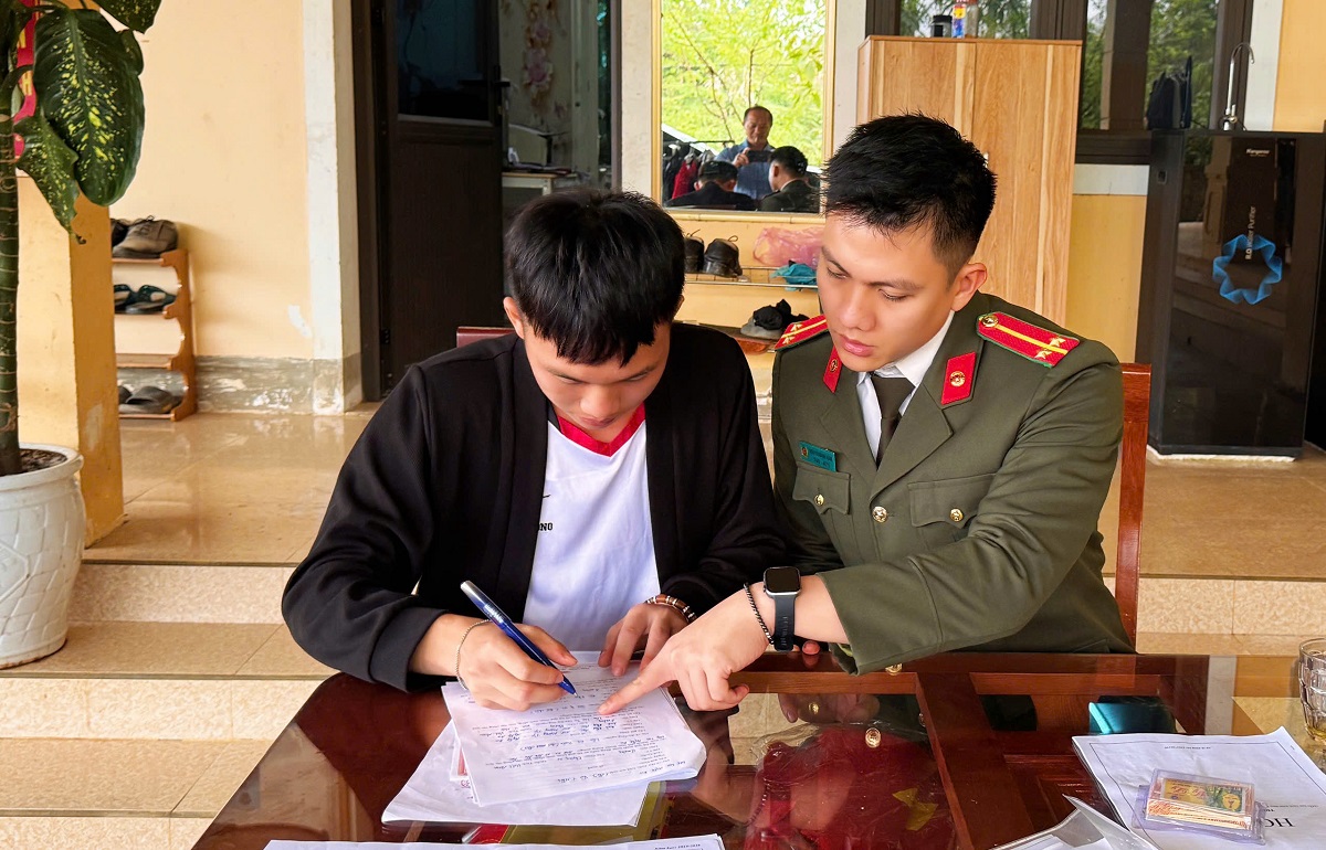 Công an xã Na Ngoi tiếp tục làm tốt công tác hướng dẫn tuyển sinh đại học chính quy vào các trường CAND năm 2026