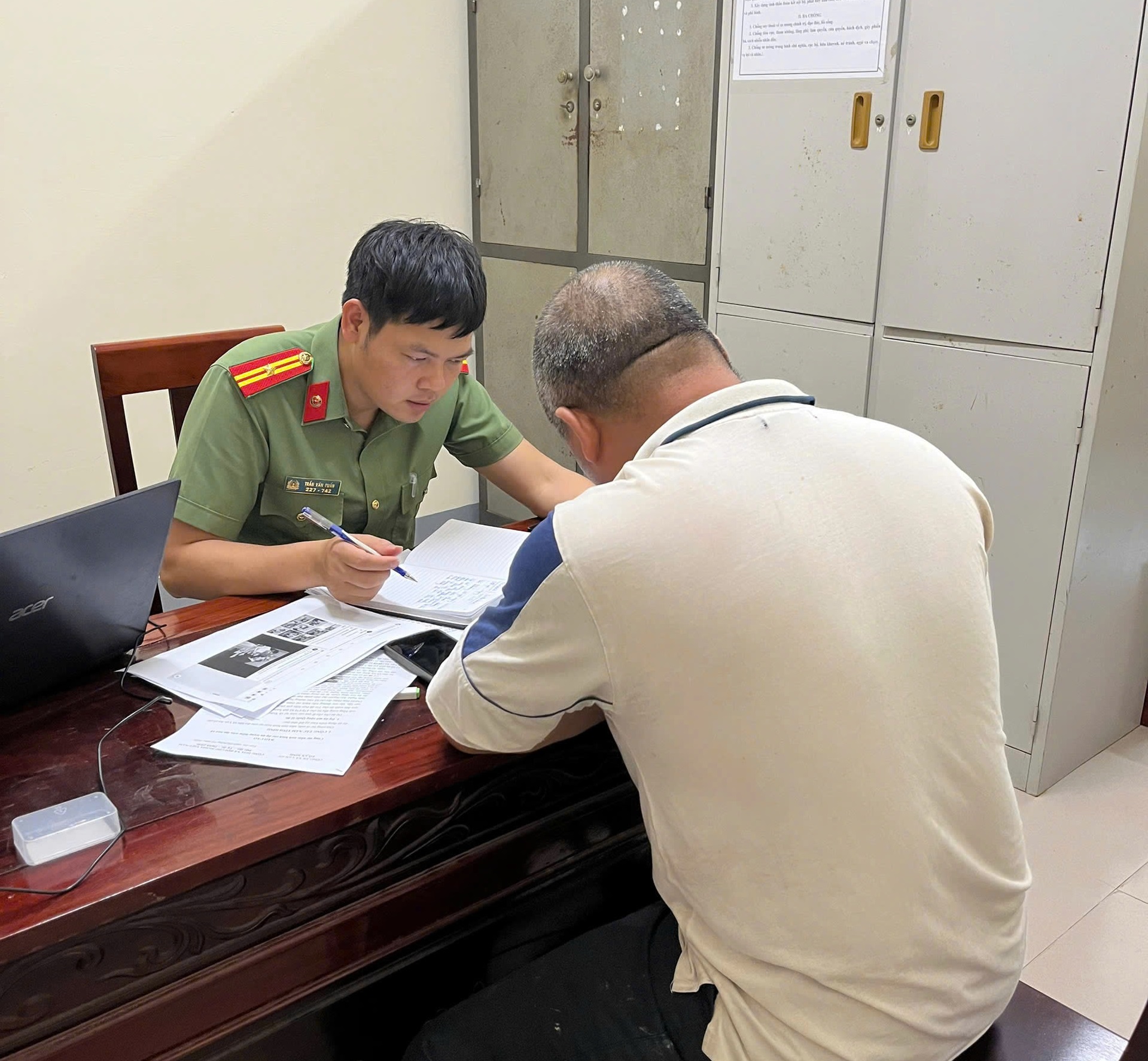 Công an xã Vạn An xử lý trường hợp đăng tin sai sự thật trên mạng xã hội