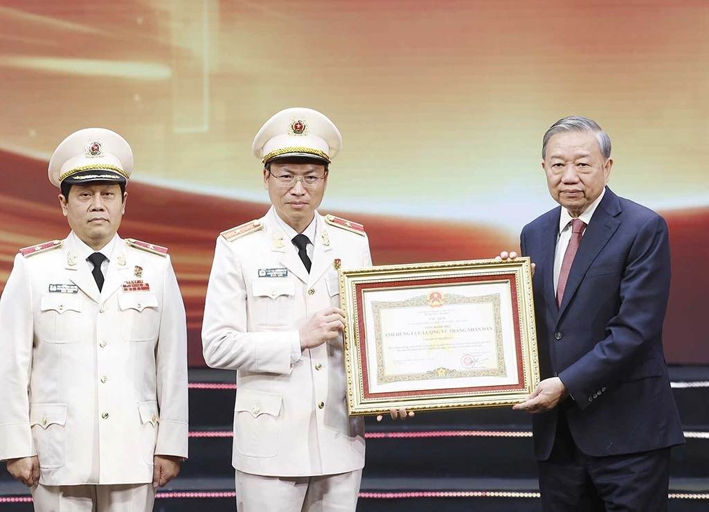 Văn phòng Bộ Công an đón nhận danh hiệu Anh hùng lực lượng vũ trang nhân dân
