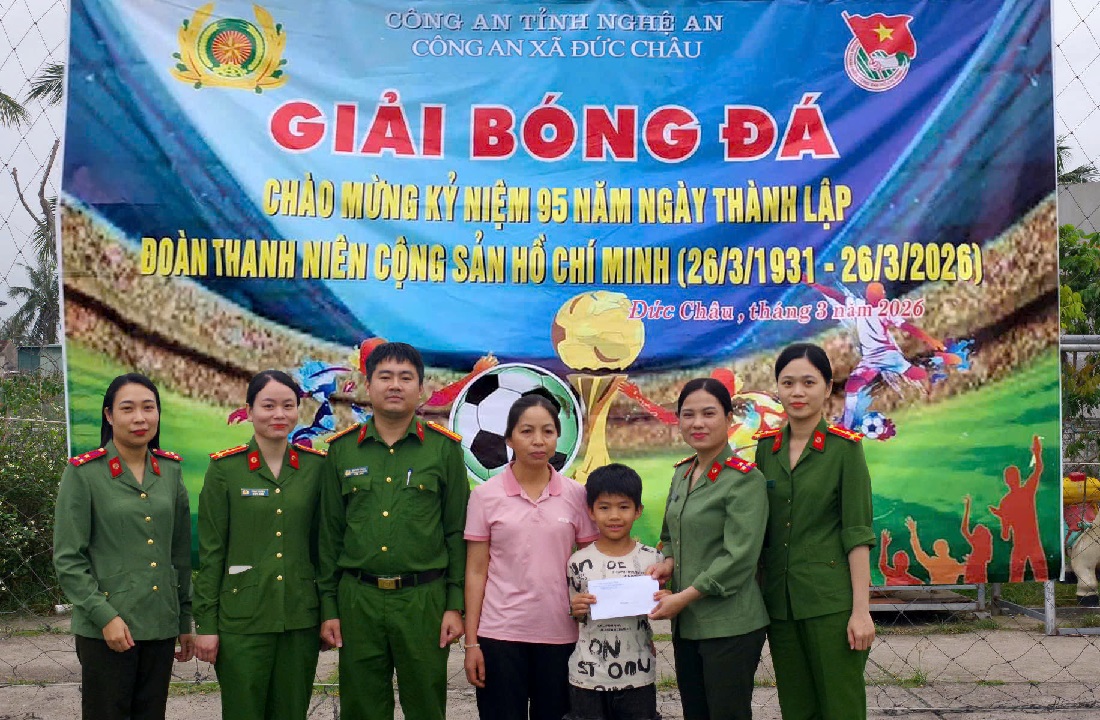 Công an xã Đức Châu tổ chức trận đấu bóng đá nội bộ