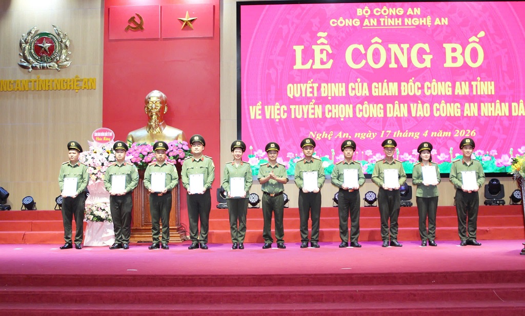 Công an Nghệ An: Công bố quyết định tuyển chọn vào Công an nhân dân đối với 30 nhân viên an ninh hàng không