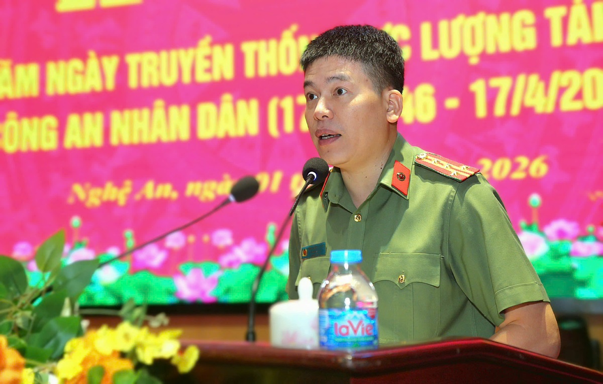 Đồng chí Đại tá Trần Hồng Quang, Phó Bí thư Đảng ủy, Phó Giám đốc Công an tỉnh phát biểu tại buổi lễ