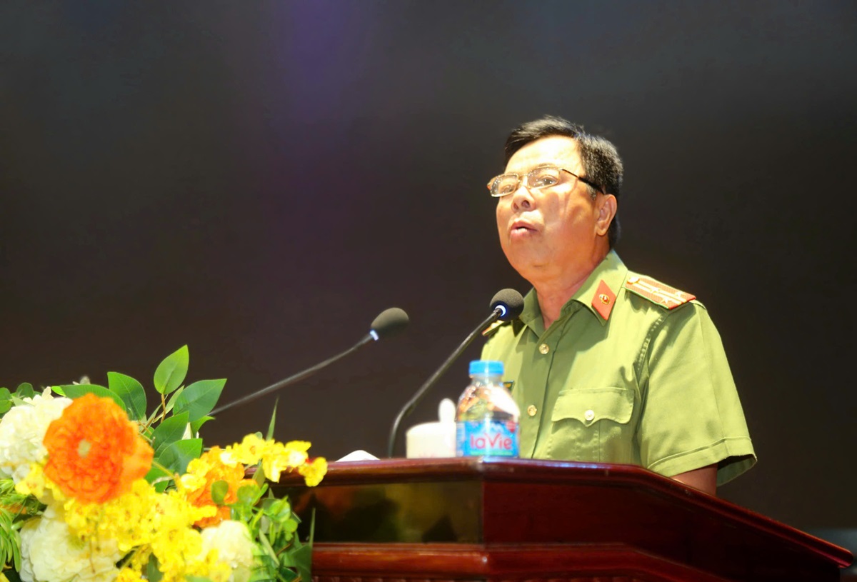 Đồng chí Thượng tá Nguyễn Đình Thanh, nguyên Phó Trưởng phòng Hậu cần Công an tỉnh phát biểu