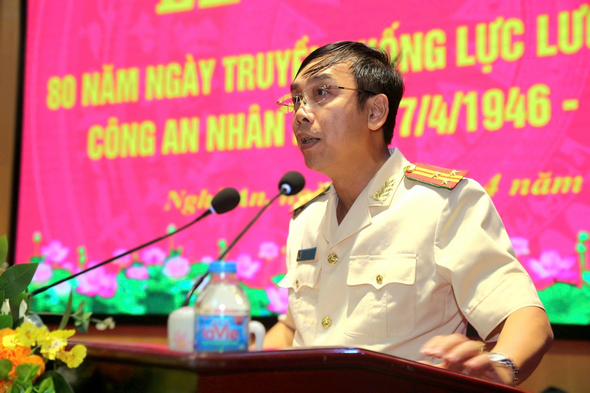 Đồng chí Thượng tá Tạ Đình Tuấn, Trưởng phòng Hậu cần Công an tỉnh phát biểu