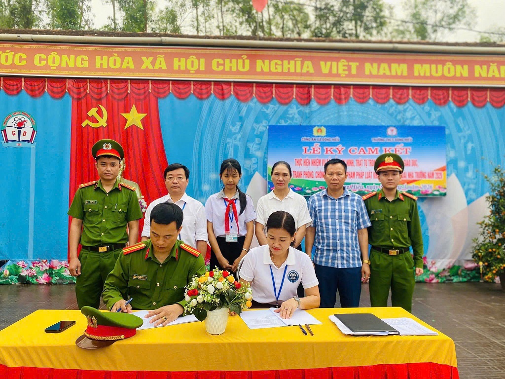 Công an xã Đông Hiếu ký kết Quy chế phối hợp với Trường THCS Đông Hiếu