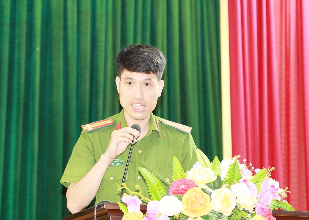 Đại diện Công an phường phát biểu 