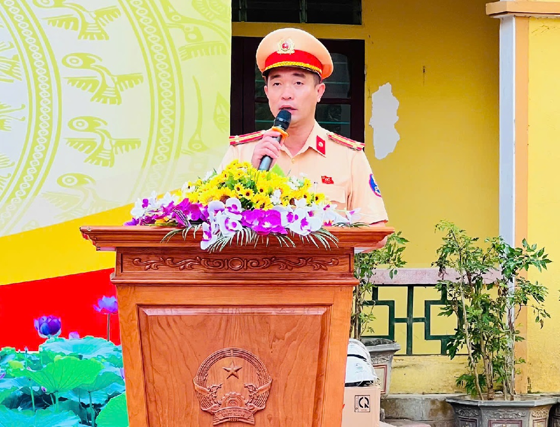 Đồng chí Thượng tá Nguyễn Hàm Thắng, Phó Trưởng phòng CSGT phát biểu tại Chương trình