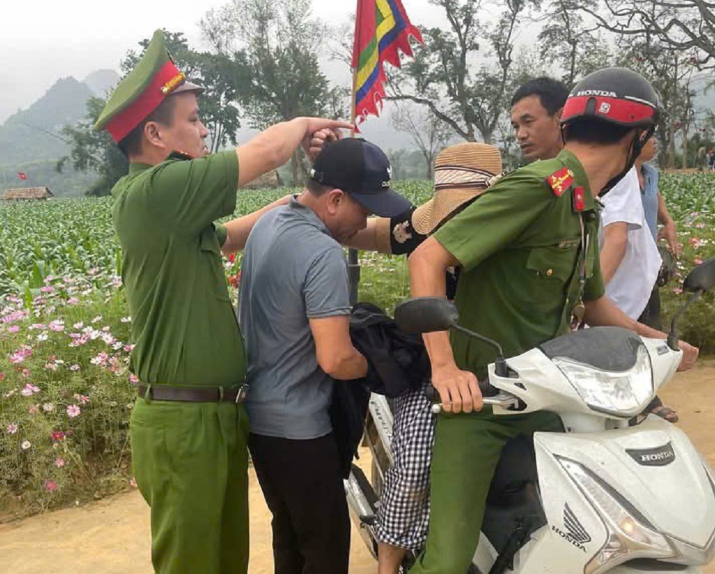 Công an xã kịp thời hỗ trợ người dân tại Lễ hội hoa gạo