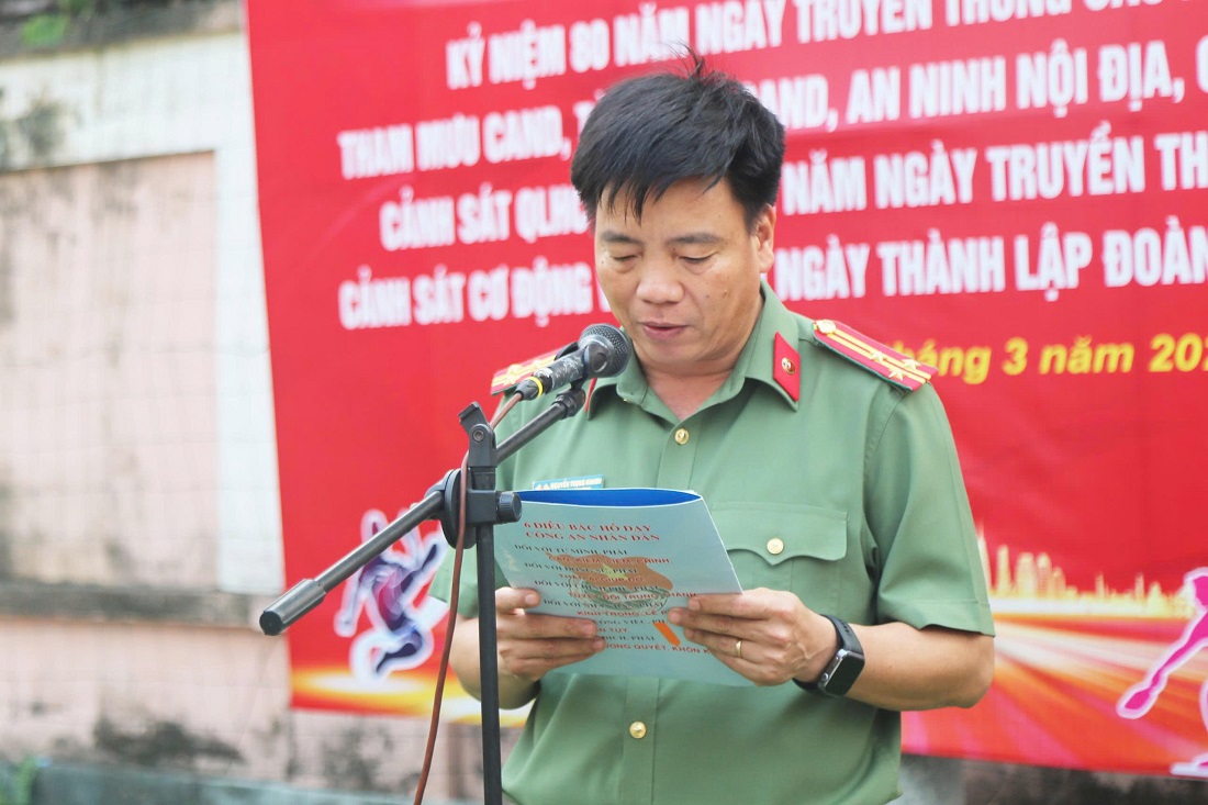 Đồng chí Thượng tá Nguyễn Trọng Khanh, Trưởng phòng Công tác chính trị phát biểu tại buổi lễ