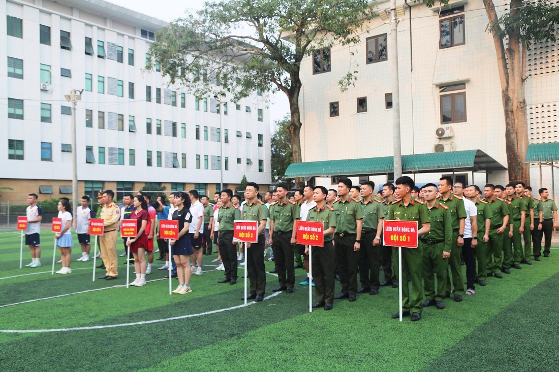 Đông đảo vận động viên tham gia lễ bế mạc