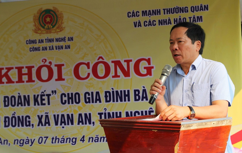 Đồng chí Nguyễn Thạc Âu, Bí thư Đảng ủy, Chủ tịch HĐND xã Vạn An phát biểu tại buổi lễ