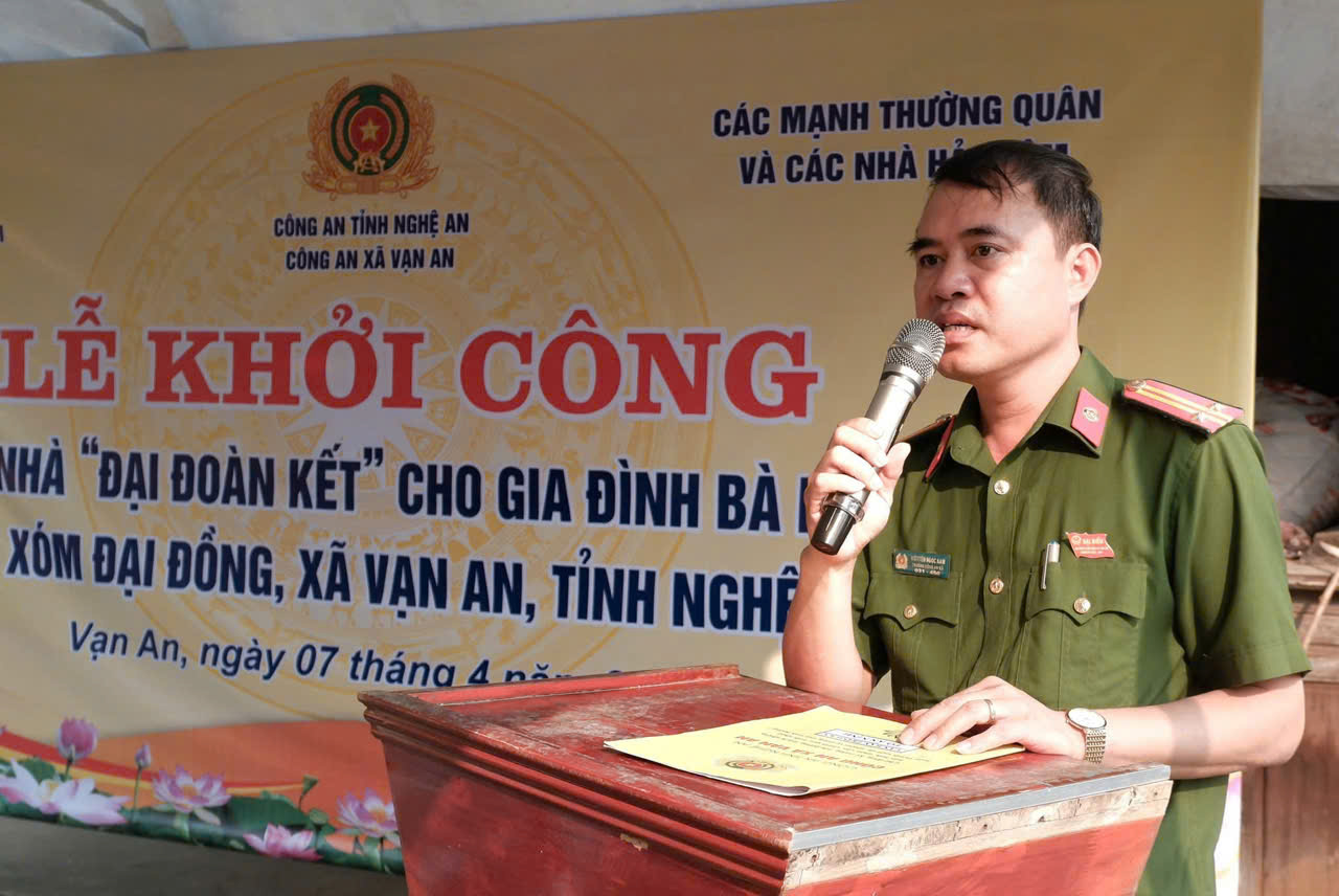 Đồng chí Trung tá Nguyễn Ngọc Nam, Trưởng Công an xã Vạn An phát biểu 