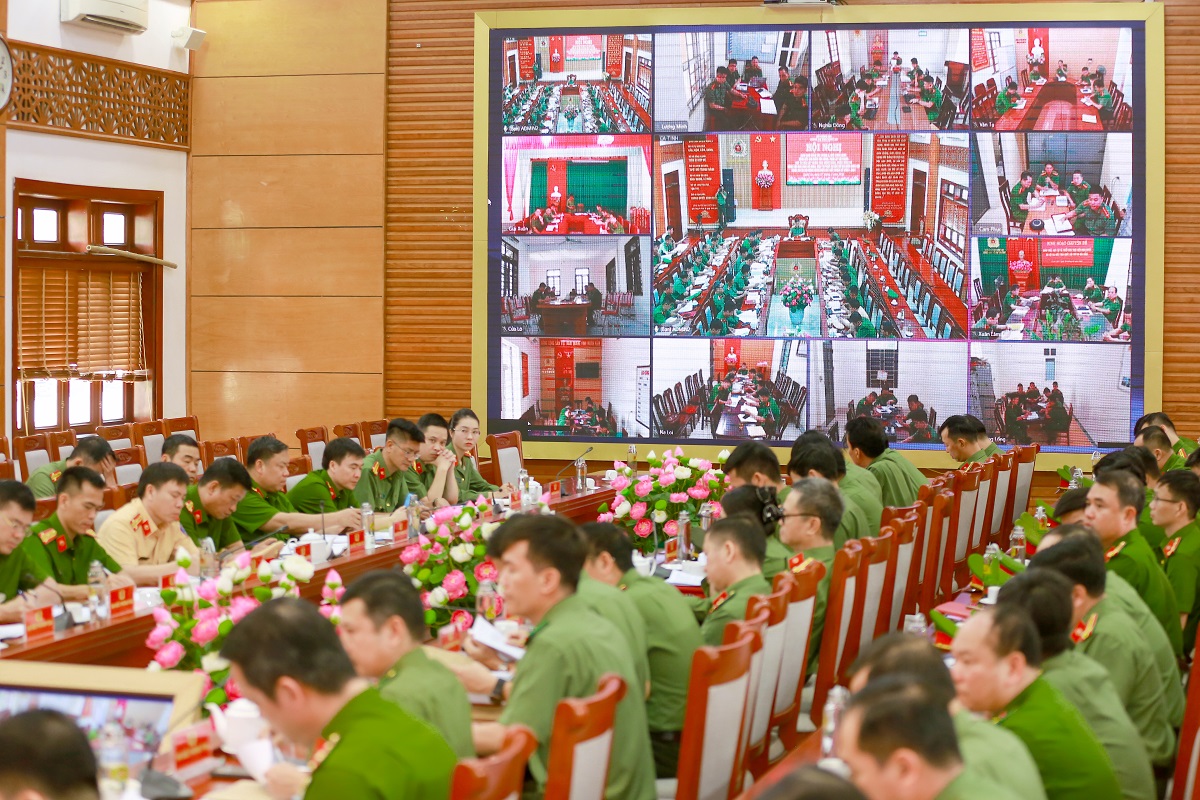 Hội nghị được tổ chức trực tuyến từ điểm cầu Công an tỉnh đến Công an các phường, xã