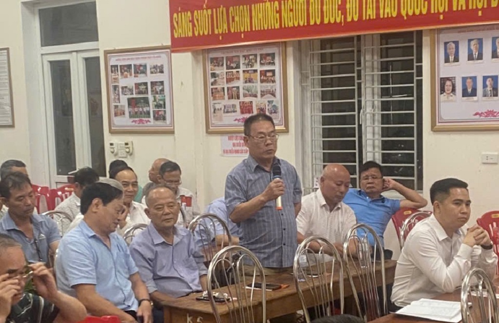 Người dân tham gia đóng góp ý kiến tại Hội nghị 