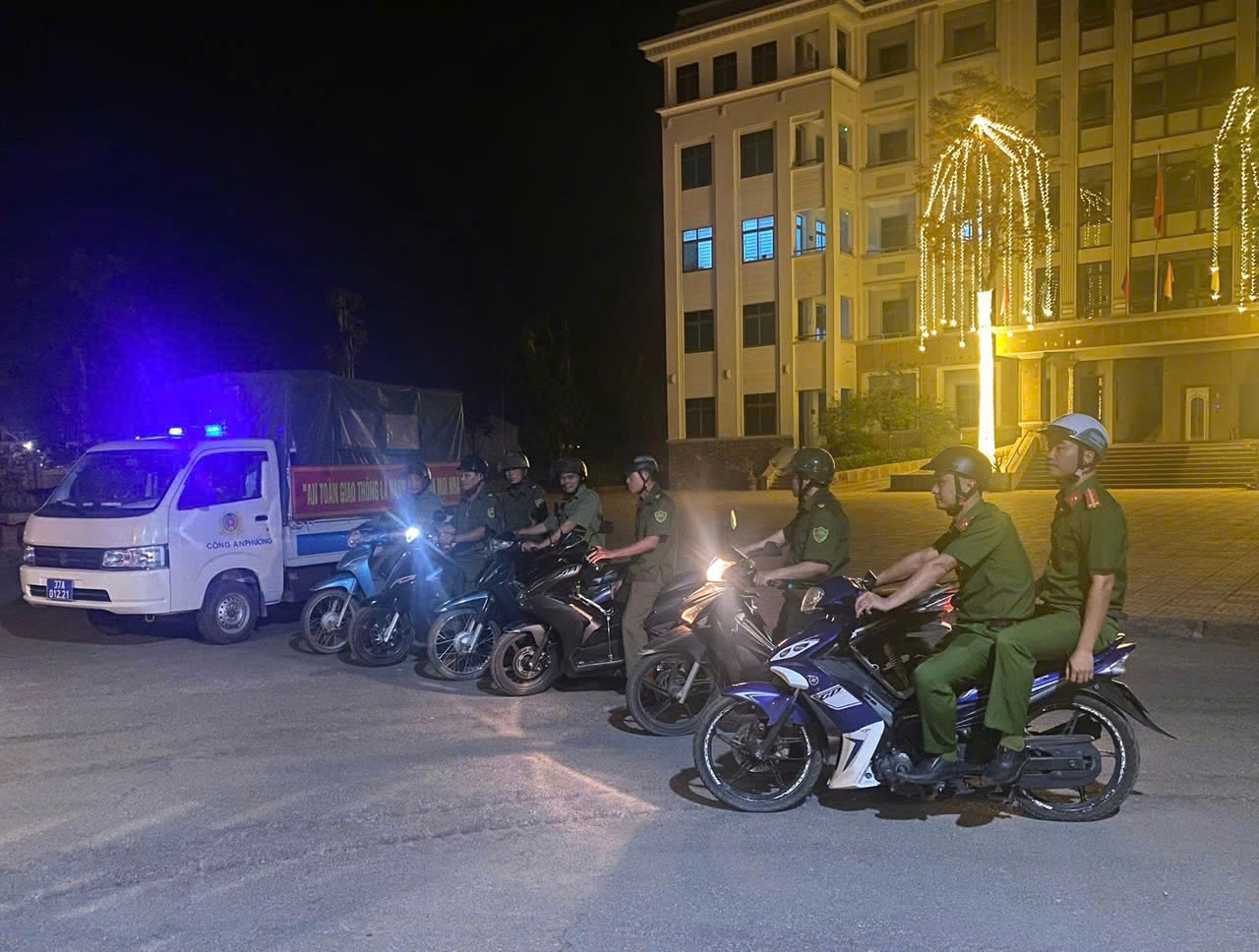 Công an phường Thái Hòa tuần tra vũ trang bảo đảm ANTT