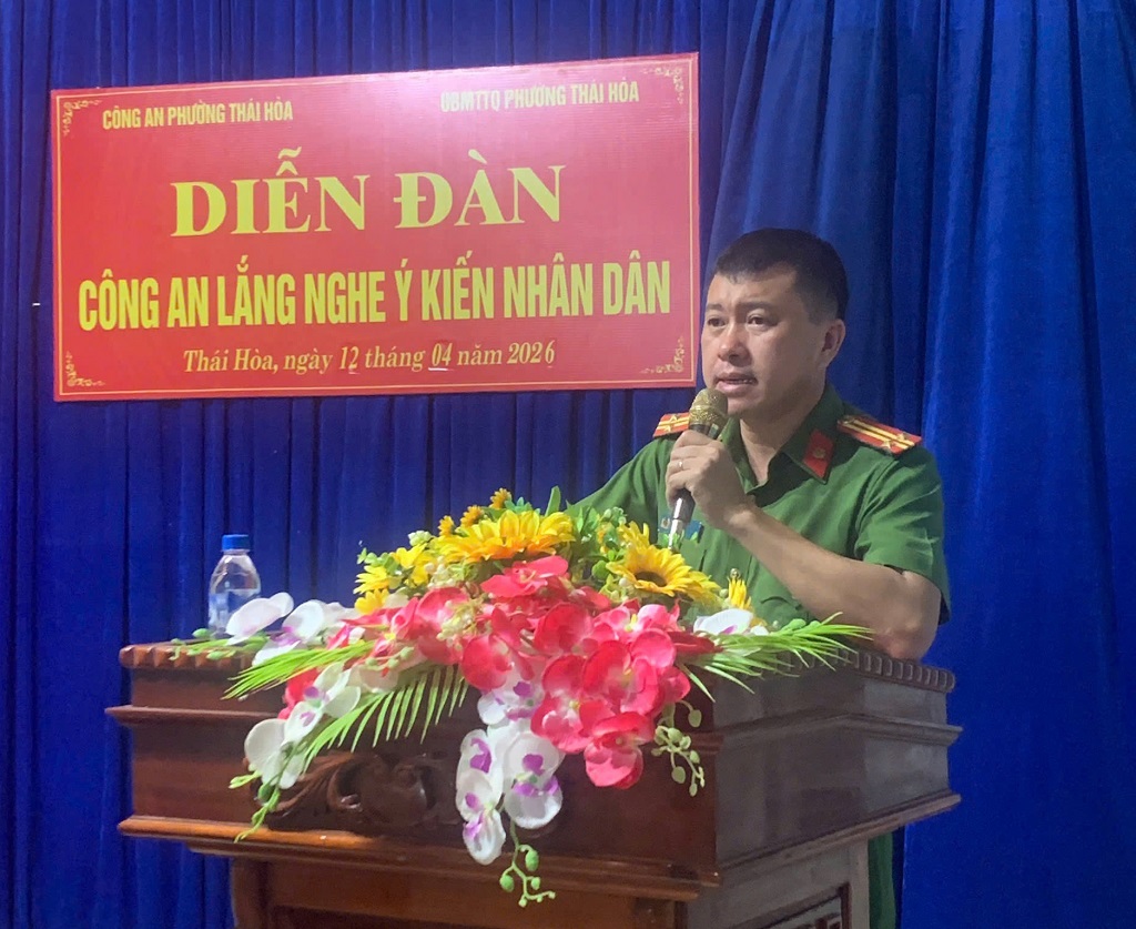 Đại diện Công an phường phát biểu 