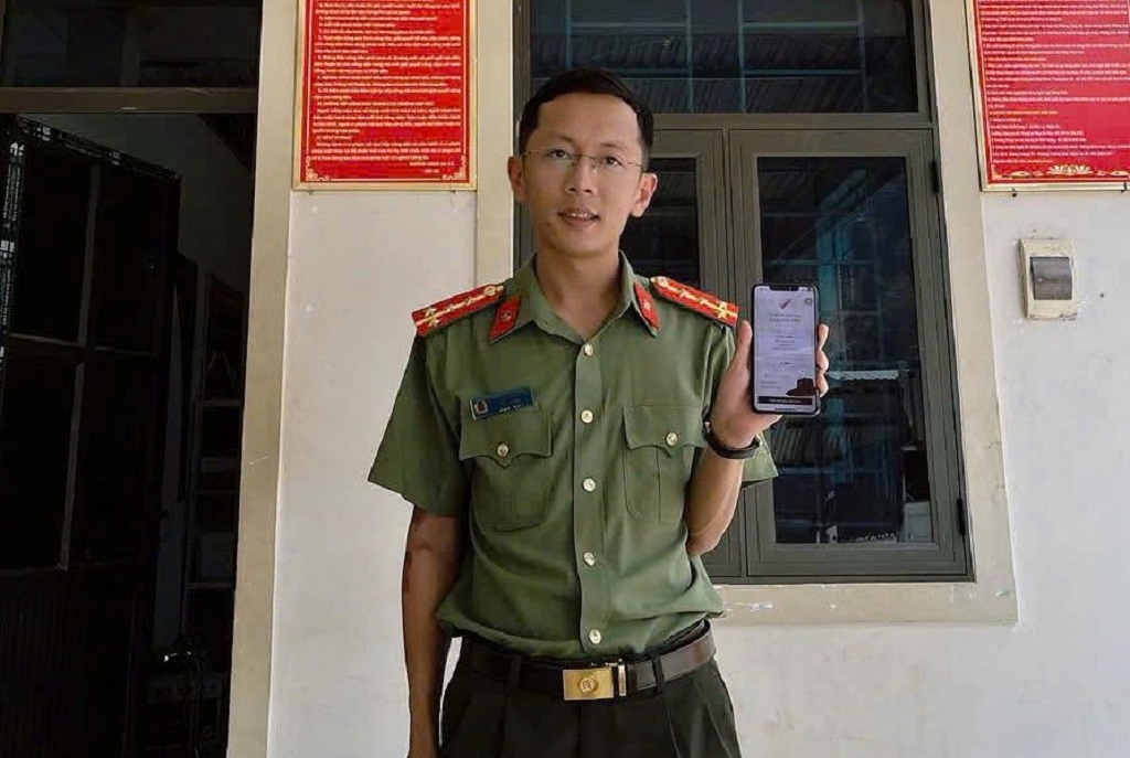 Đồng chí Đại úy Nguyễn Văn Cường chuyển khoản trả lại toàn bộ số tiền mà anh Lý Phi Hùng chuyển nhầm trước đó