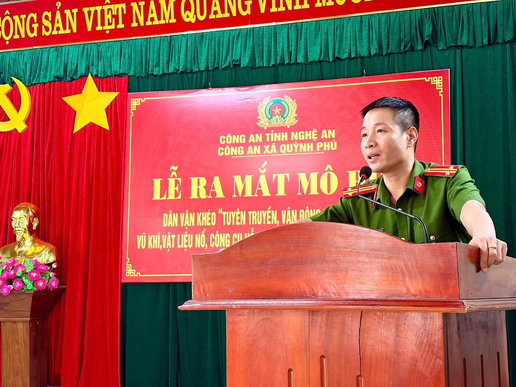 Đại diện Công an xã phát biểu tại Hội nghị