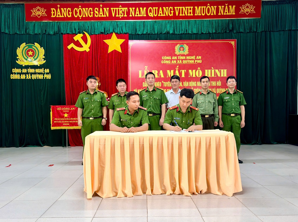 Tổ chức kí cam kết