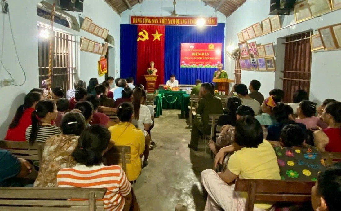 Diễn đàn thu hút đông đảo người dân tham gia