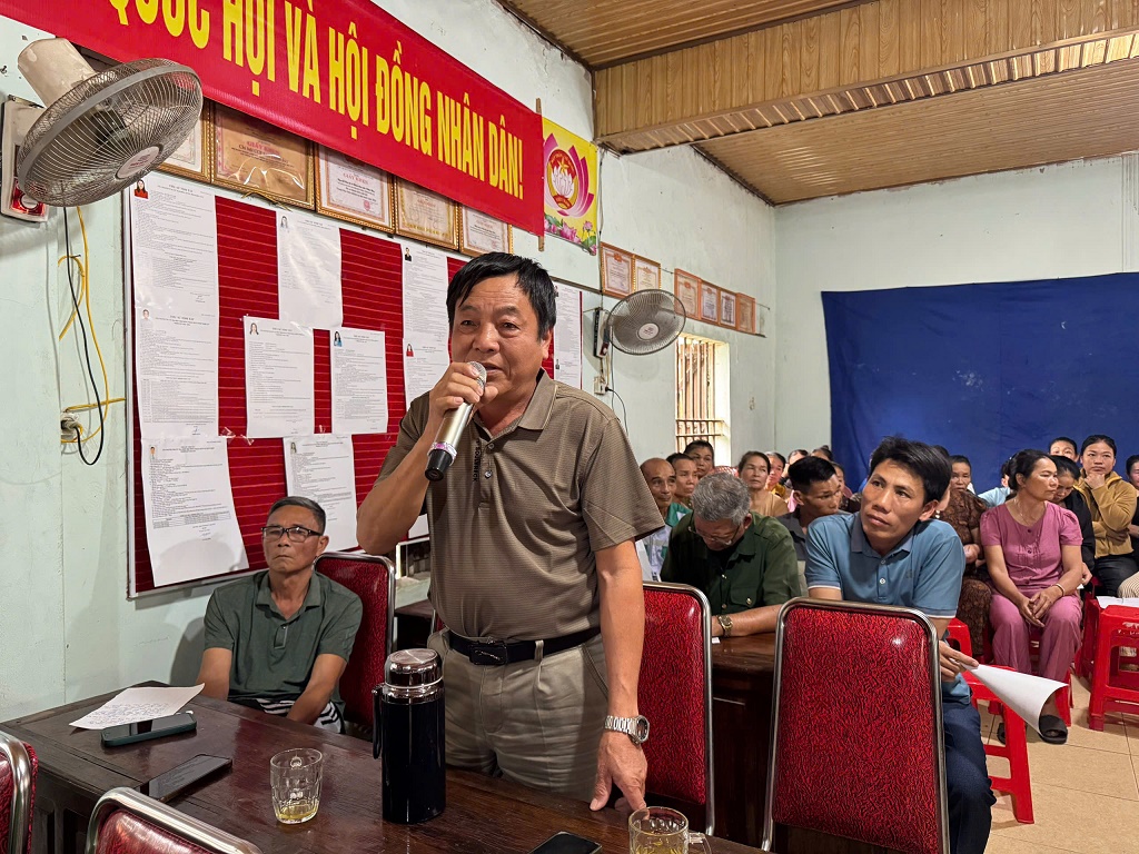 Người dân đóng góp ý kiến tại diễn đàn