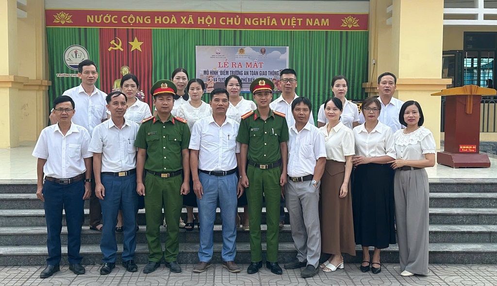 Ra mắt mô hình “Điểm trường an toàn giao thông” tại Trường THCS Hạnh Lâm