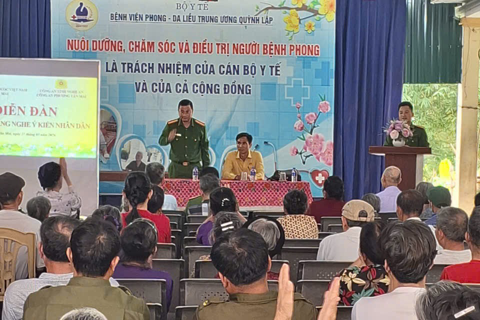 Diễn đàn thu hút đông đảo người dân tham gia