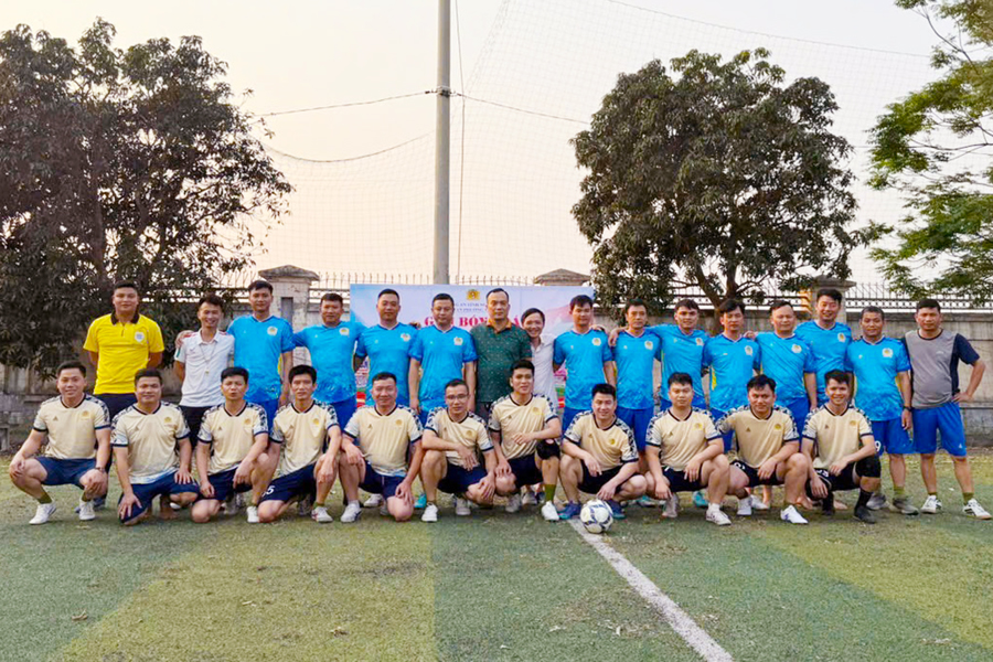 Thông qua hoạt động giao lưu bóng đá, Công an phường Tân Mai quyên góp ủng hộ “Chương trình bát cháo yêu thương”