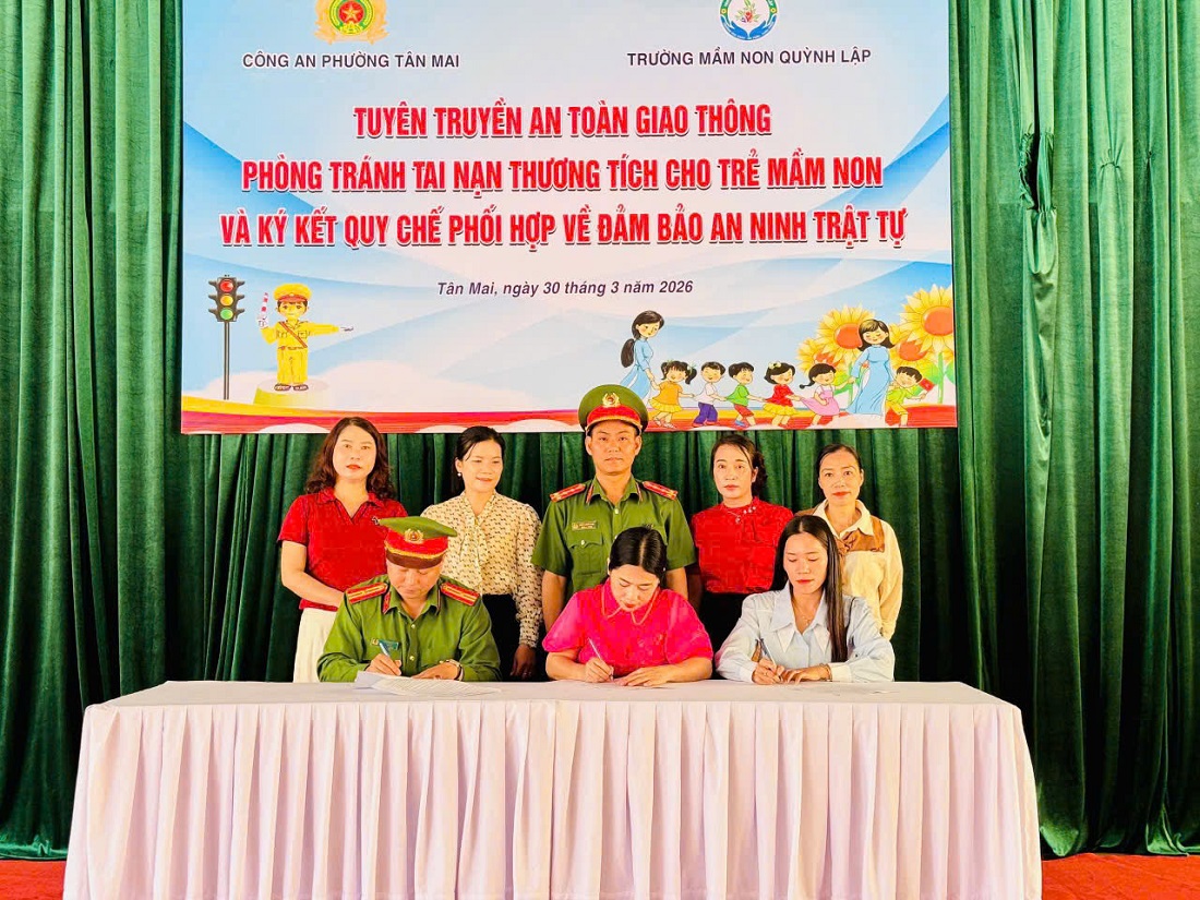 Công an phường Tân Mai và Trường Mầm non Quỳnh Lập ký kết quy chế phối hợp