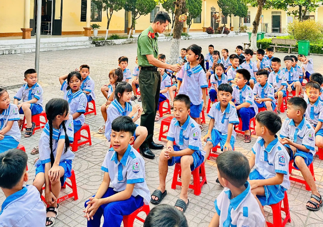 Buổi tuyên truyền thu hút đông đảo học sinh tham gia