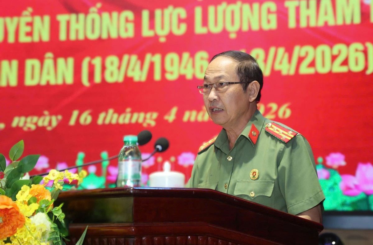 Đồng chí Đại tá Nguyễn Tiến Dần - nguyên Trưởng phòng Tham mưu, nguyên Phó Giám đốc Công an tỉnh phát biểu tại buổi lễ