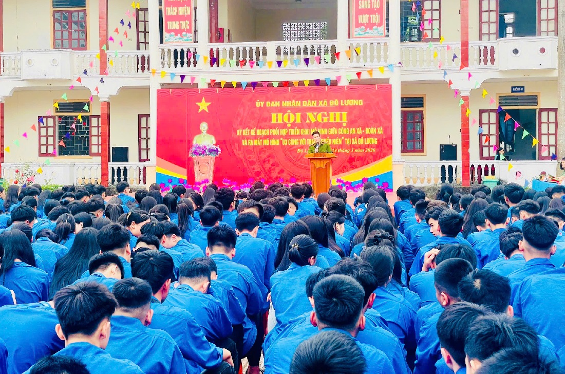 Công an xã Đô Lương tổ chức tuyên truyền, phổ biến pháp luật cho học sinh