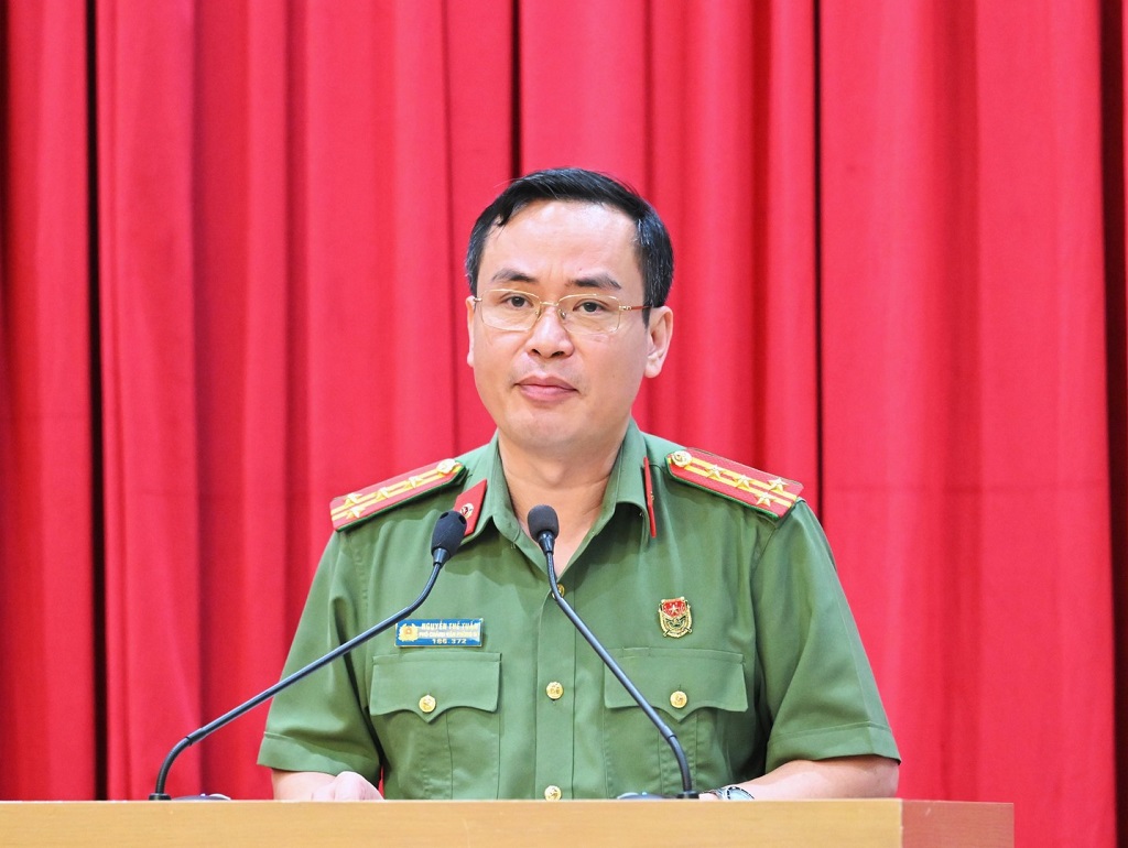  Thiếu tướng Vũ Hùng Vương, Anh hùng lực lượng vũ trang nhân dân, Phó Chủ tịch Thường trực Hội Cựu CAND Việt Nam và Đại tá Nguyễn Thế Tuấn, Phó Chánh Văn phòng Bộ Công an điều hành thảo luận.