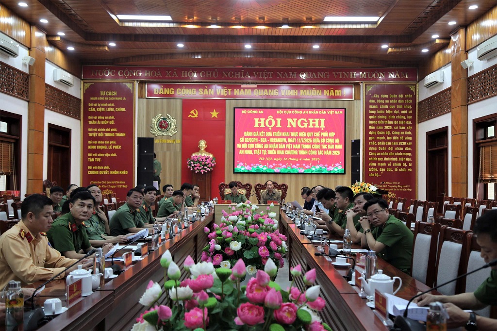 Đại biểu tham  dự tại điểm cầu Công an Nghệ An