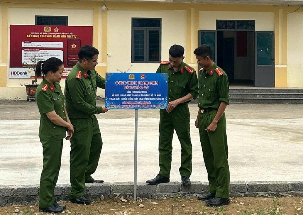 Đoàn viên, thanh niên tranh thủ làm vào ngày nghỉ, ngoài giờ làm việc để công trình kịp đưa vào sử dụng