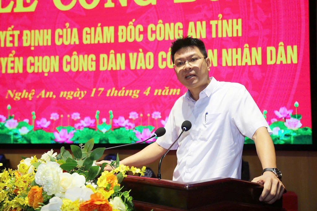 Đại diện Lãnh đạo Cảng hàng không Quốc tế Vinh phát biểu