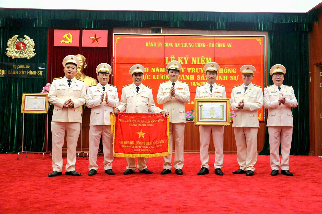 Phòng Cảnh sát hình sự vinh dự đón nhận danh hiệu Anh hùng Lực lượng vũ trang nhân dân do Đảng và Nhà nước trao tặng