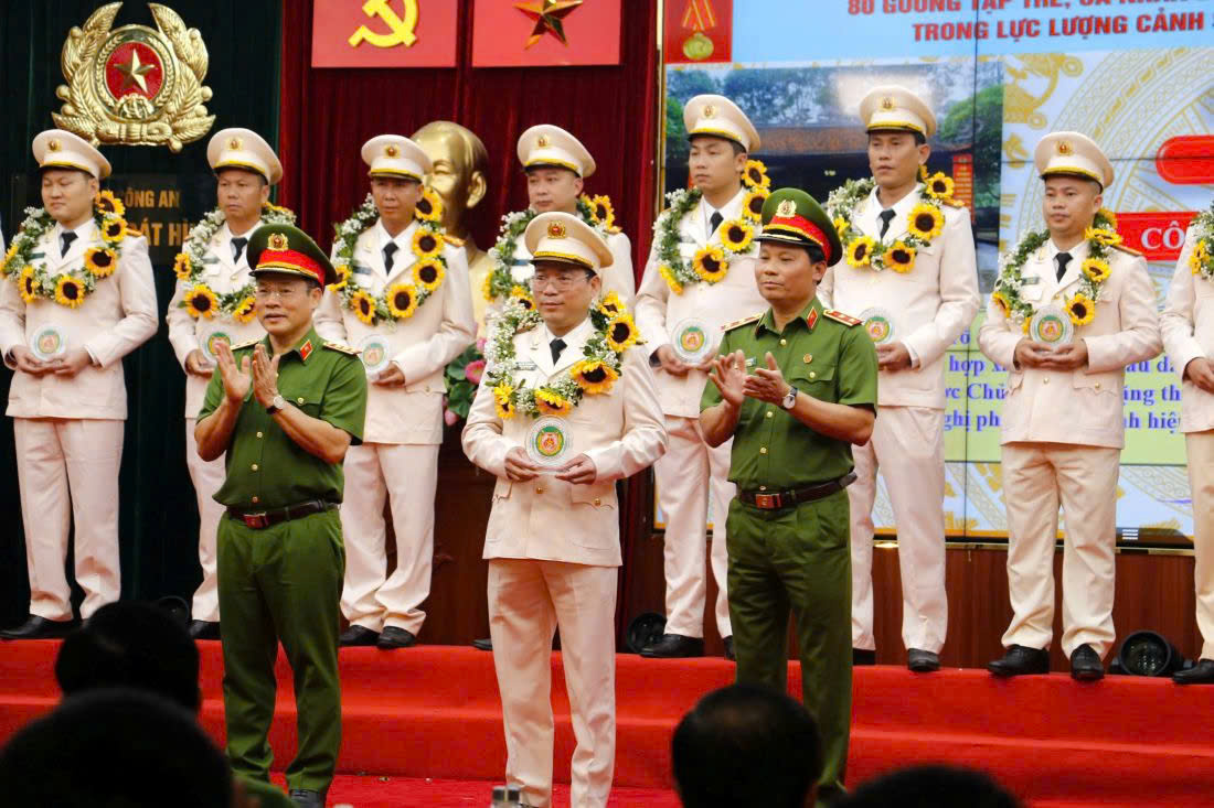 Phòng Cảnh sát hình sự được vinh danh tập thể điển hình tiên tiến trong lực lượng Cảnh sát hình sự